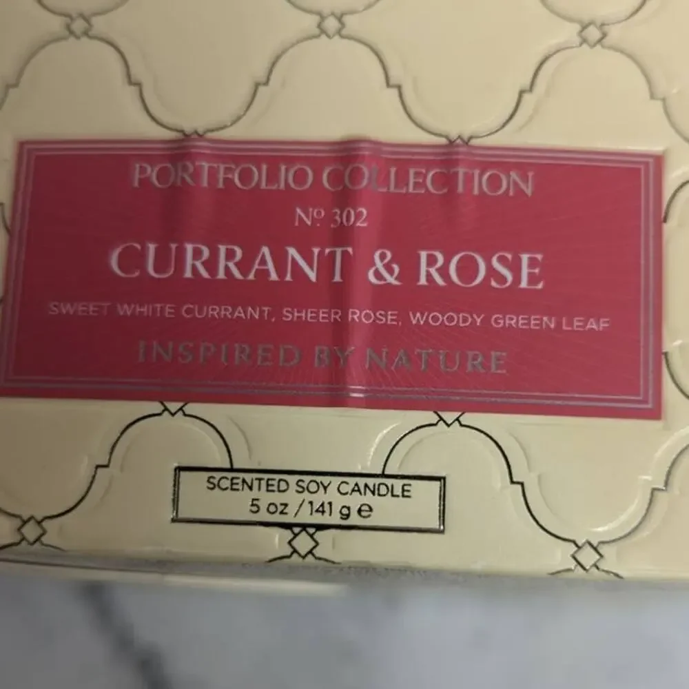New Aquiesse 5 oz scented soy jar candle currant and rose